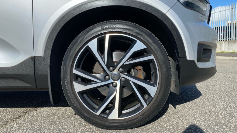 Volvo Xc40 2.0 T4 R DESIGN Pro 5dr AWD Geartronic Petrol Estate